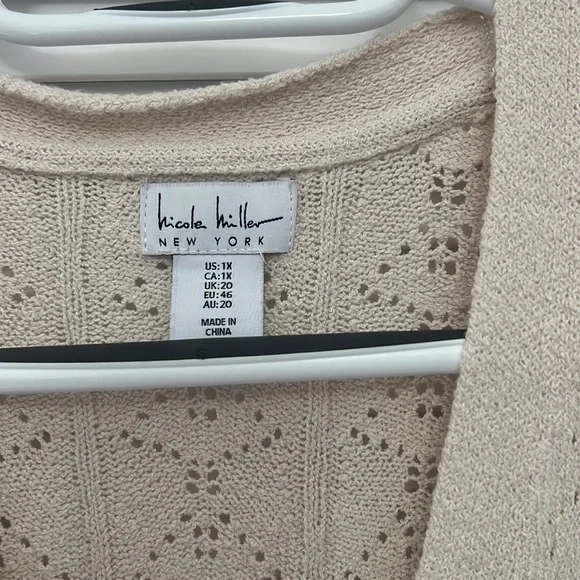 Cute sweater - Picture 2 of 3